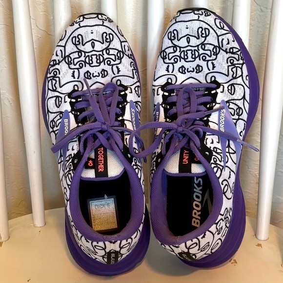 LIMITED EDITION Brooks Women's Running Shoes SIZE 8 - Picture 7 of 10